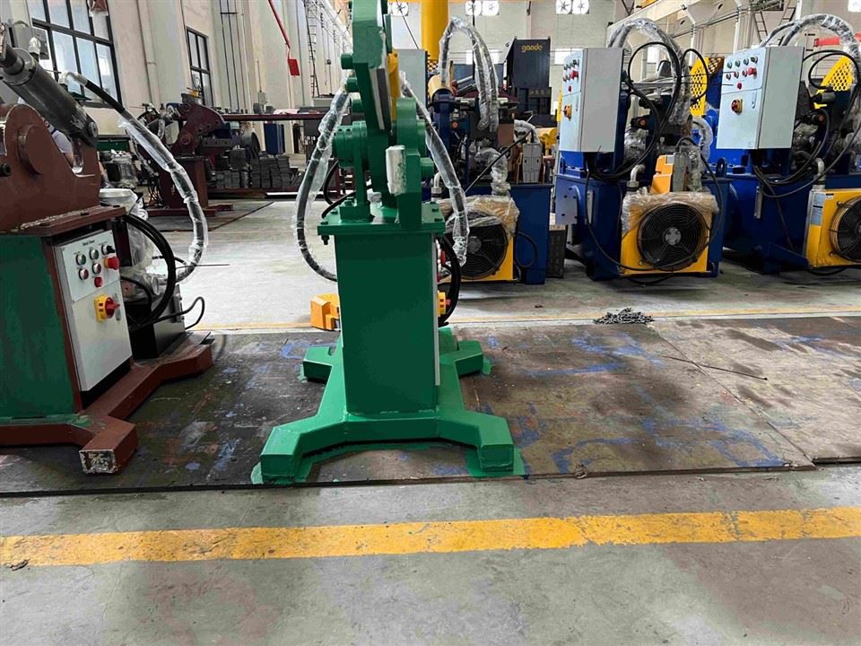 Heavy-Duty Scrap Metal Shearing